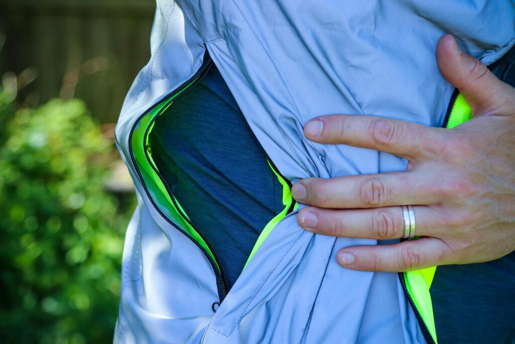 2020 ETC Arid Verso Rain Jacket Mens – reversed side vent.jpg