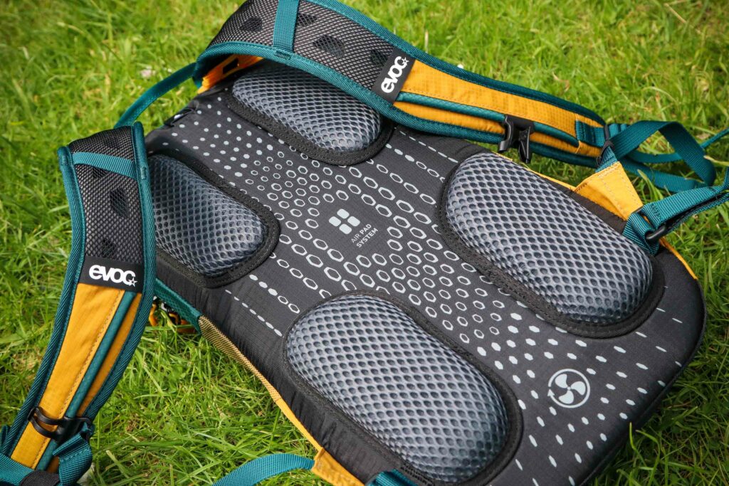 2020 Evoc CC Performance back pack – padding.jpg