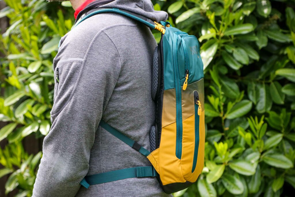 2020 Evoc CC Performance back pack – side.jpg