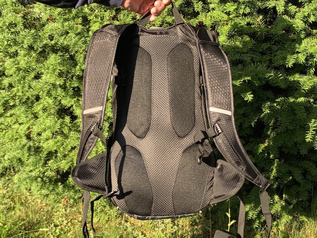 2020 Merida 15 II rucksack back panel.jpg