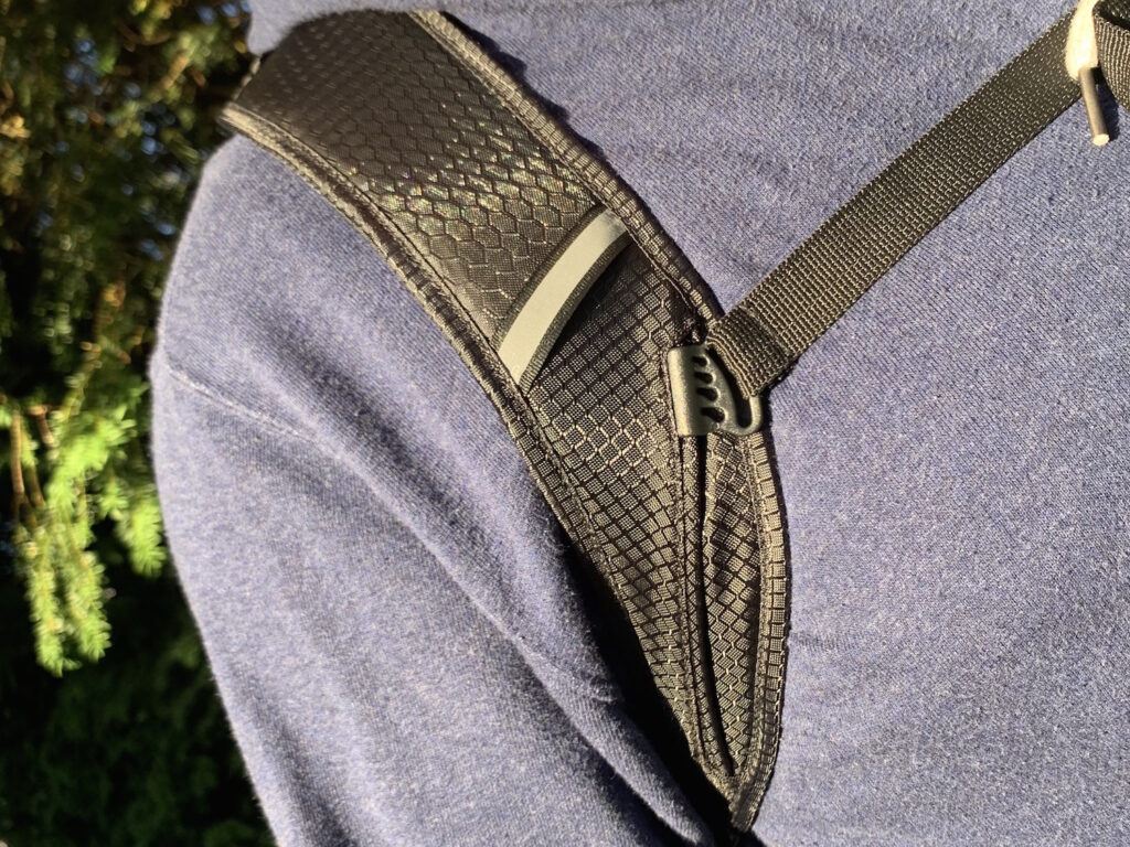 2020 Merida 15 II rucksack shoulder strap.jpg