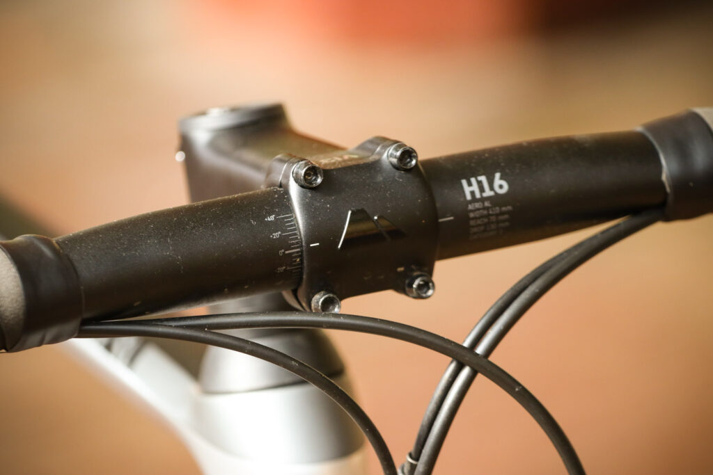 Canyon Aeroad CF SL 7.0 &ndash; bars 2.jpg