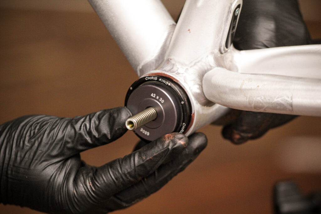 How to fit a Chris King bottom bracket 08