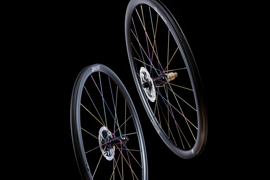 Hunt Compo June 2020 – 01- HUNT 30 Carbon Aero Disc Wheelset – oil slick spokes.jpg