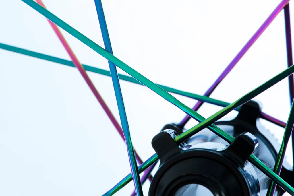Hunt Compo June 2020 – 01- HUNT 30 Carbon Aero Disc Wheelset – oil slick spokes – detail.jpg