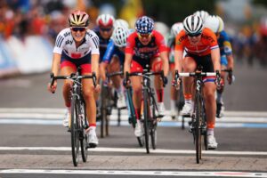 Lizzie Armitstead wins 2015 world road race