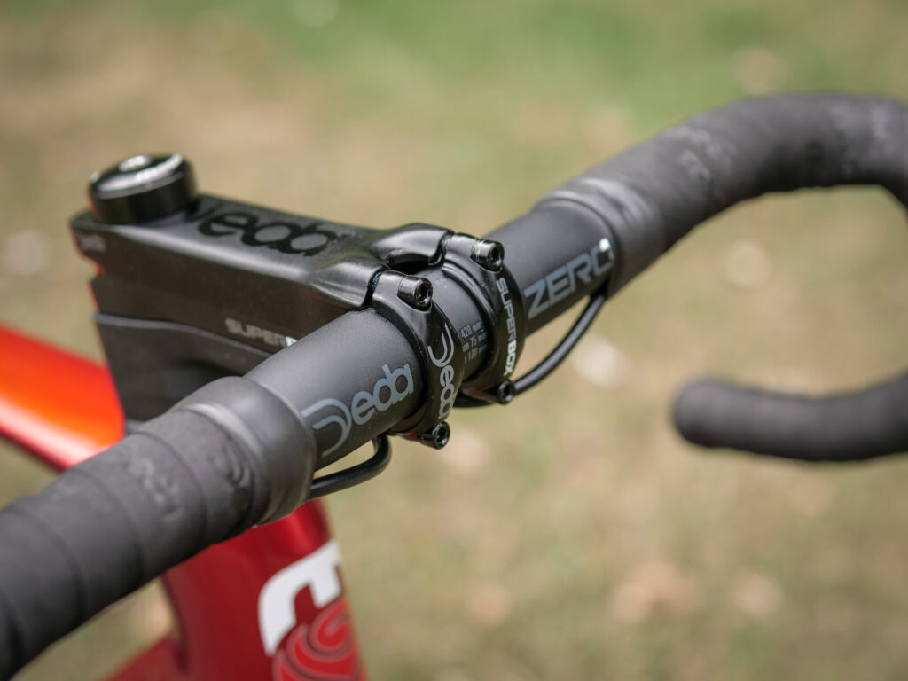 Moda Finale Shimano 105 Di2 &ndash; bars and stem.jpg