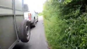 trailer towing rover 2 using phone screenshot 5 june 2020 – via Joolspedalz on twitter.PNG