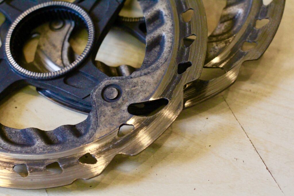Worn disc brake rotor &ndash; 1 (1)