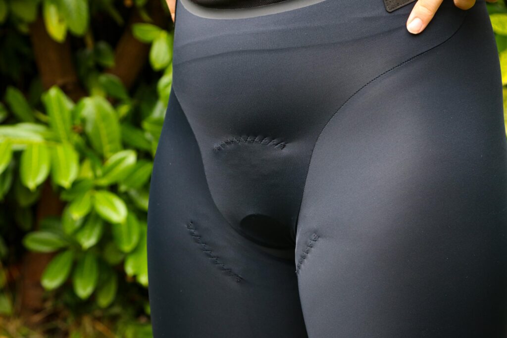 2020 Assos DYORA RS Summer Bib Short – detail.jpg
