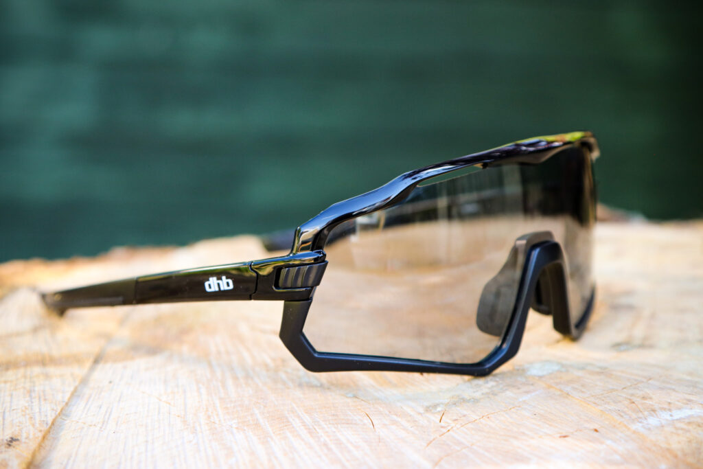 2020 dhb Vector Photochromatic lense sunglasses – side.jpg