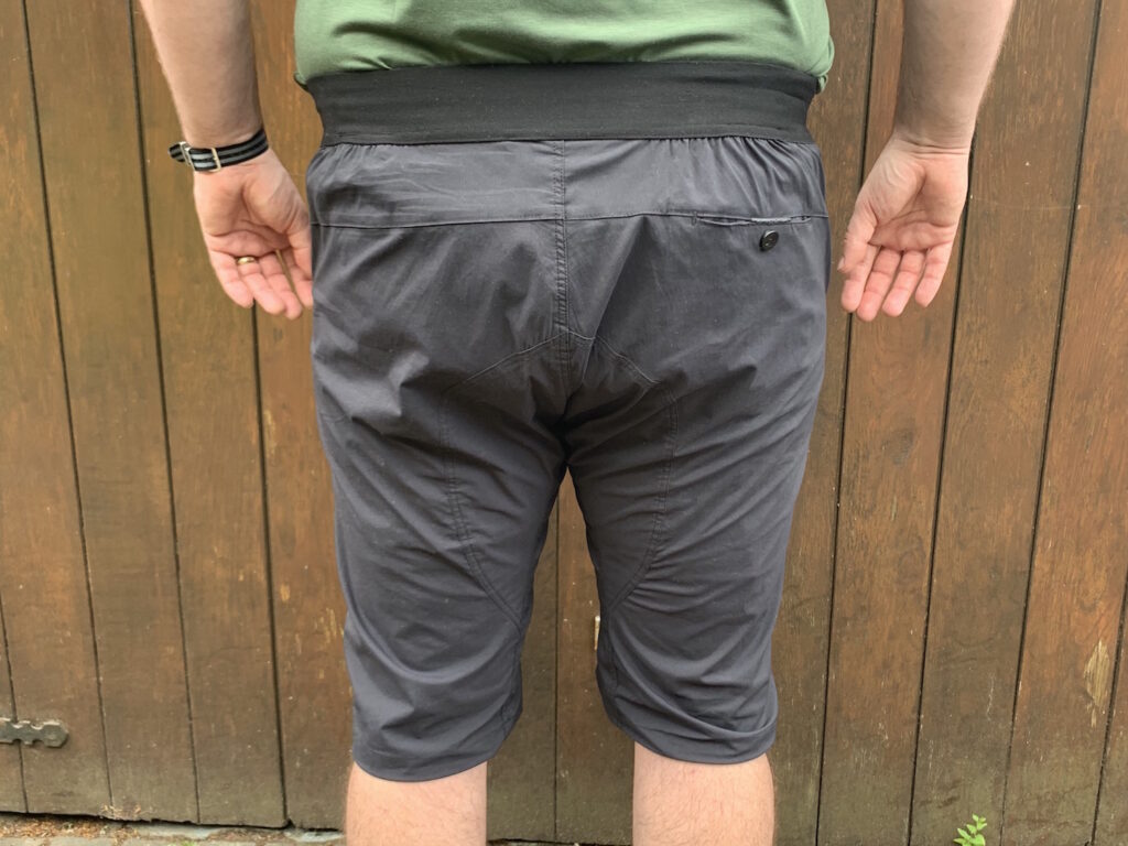 2020 Endura Hummvee Lite shorts back.jpg