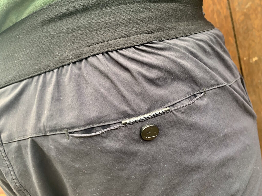 2020 Endura Hummvee Lite shorts pocket detail.jpg