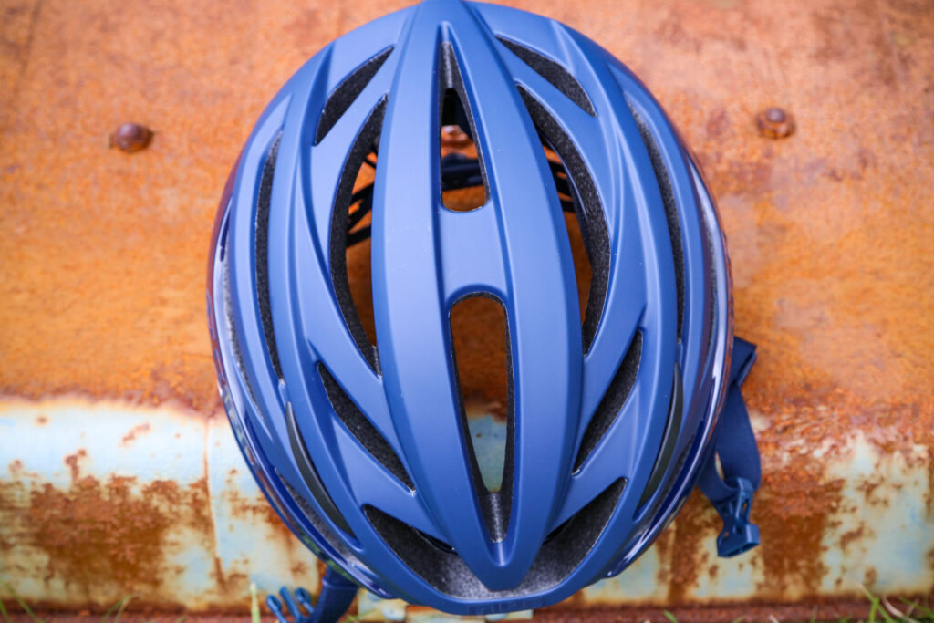 2020 Giro Syntax MIPS helmet – top.jpg