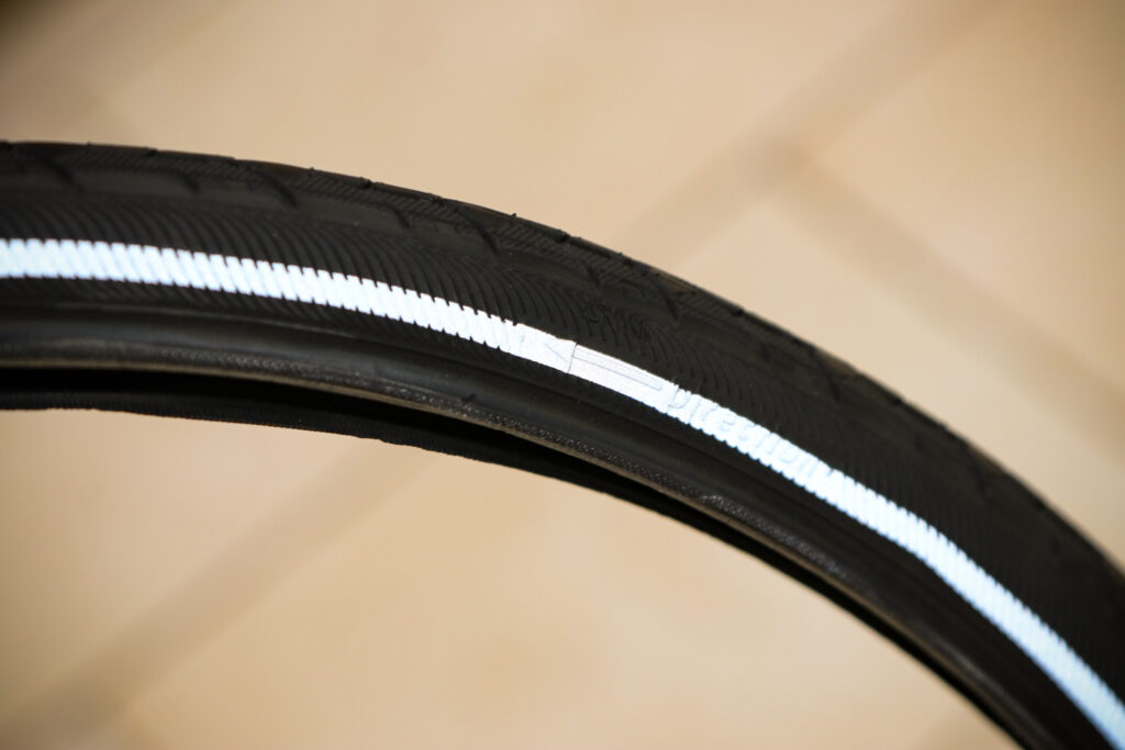 2020 Kenda Kwick Journey KS Plus tyre – reflective.jpg