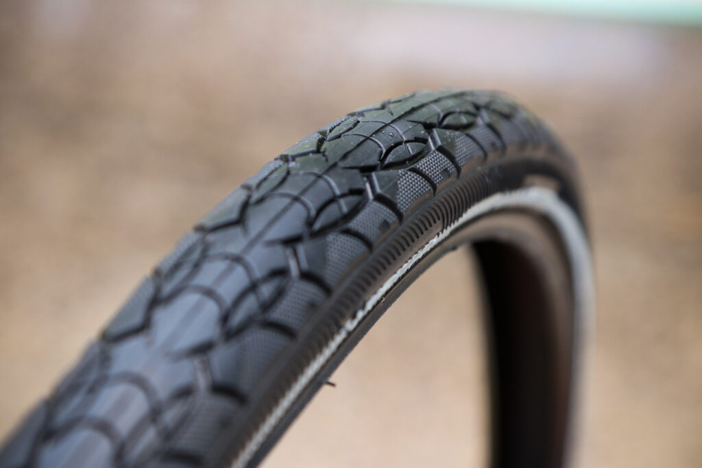 2020 Kenda Kwick Journey KS Plus tyre – tread.jpg