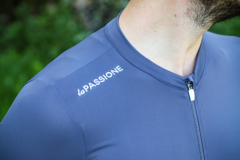 2020 La Passione PSN Jersey – shoulder and collar.jpg