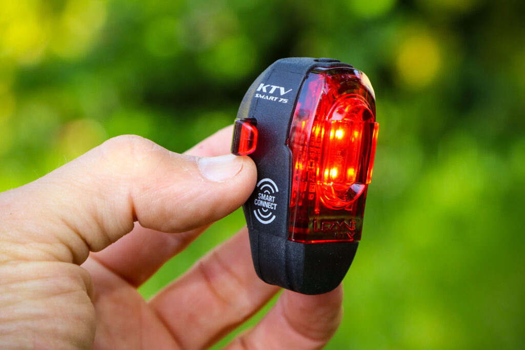 2020 Lezyne Mega C GPS Smart Loaded – rear light side.jpg