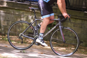 2020 Merida Scultura 300 - riding 1.jpg
