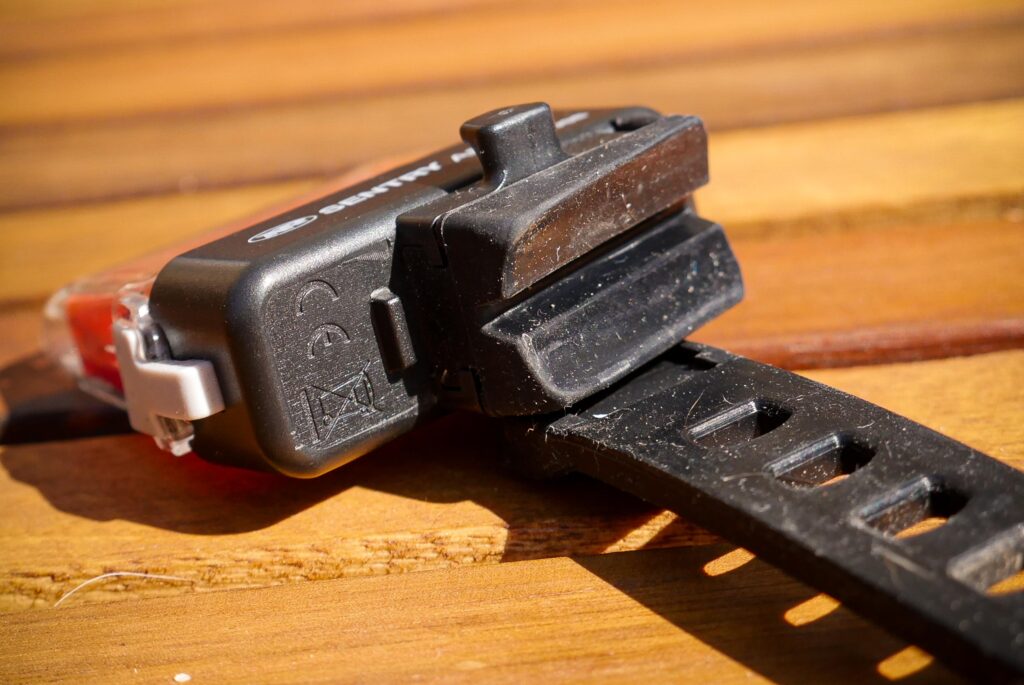 2020 Niterider Sentry Aero 260 rear light – strap detail.jpg