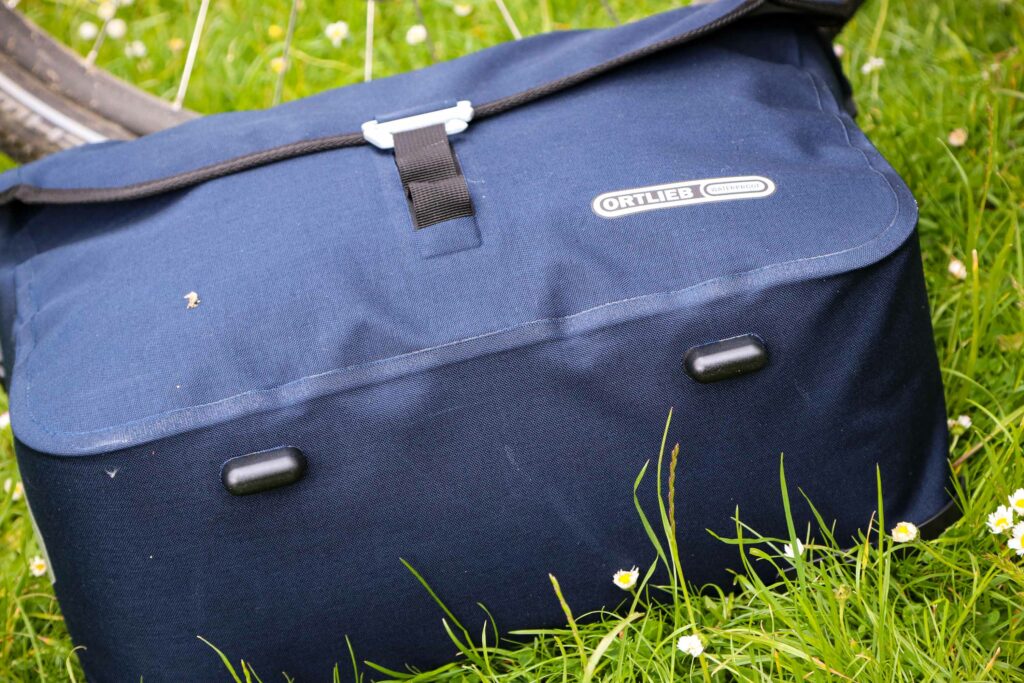 2020 Ortlieb Downtown 2 Briefcase pannier – base.jpg