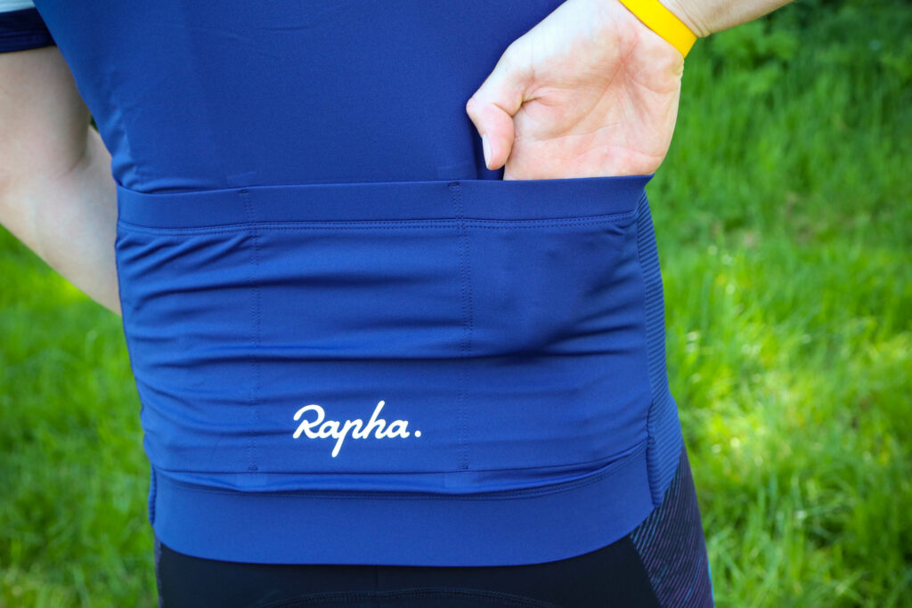 2020 Rapha Core Lightweight Jersey – pockets.jpg