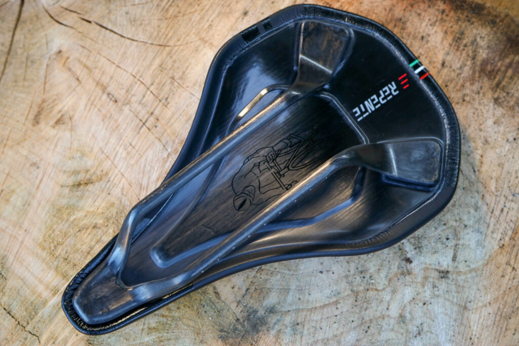 2020 Repente Latus M Saddle – underside 1.jpg