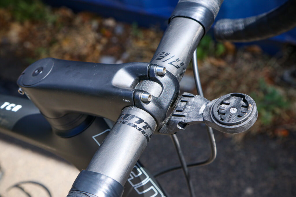 2021 Giant TCR Advanced SL 0 Disc – bars 2.jpg