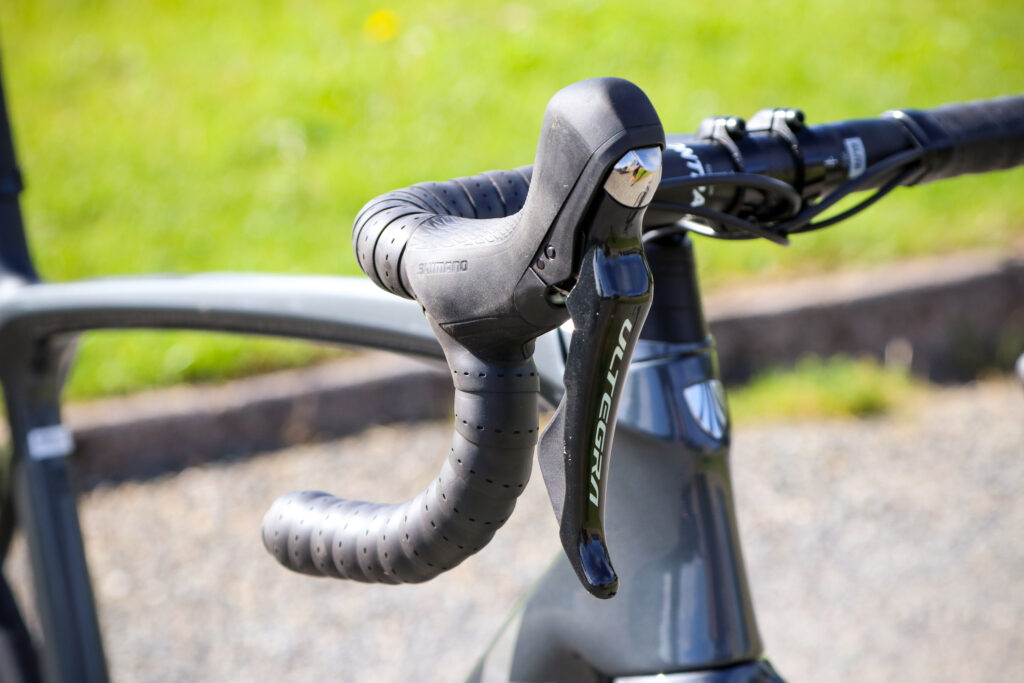 2021 Trek Emonda SL 6 Pro – bar and lever.jpg