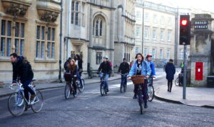 Hectic street racing in Oxford (CC BY 2.0 Tejvan Pettinger)