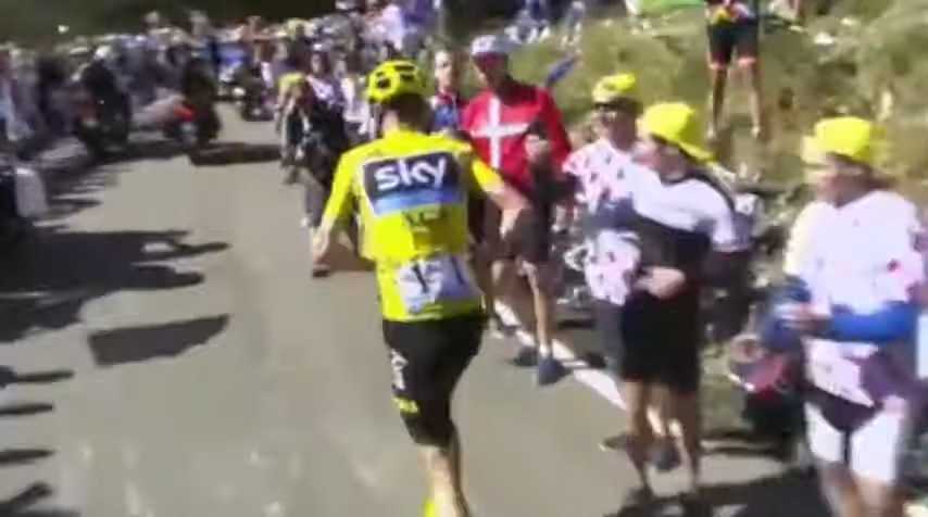 Chris Froome crashes on Ventoux and runs 0-52 screenshot
