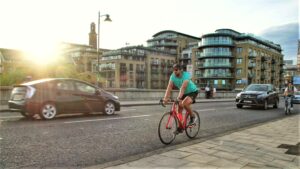 Cyclist_on_Kew_Bridge-01