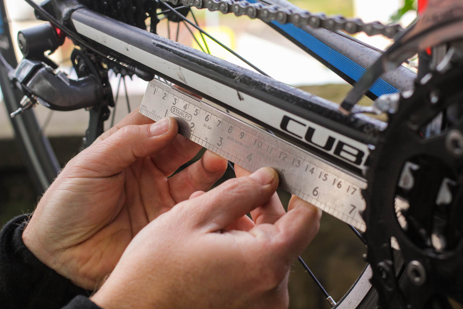 How to adjust an indexed rear derailleur 01