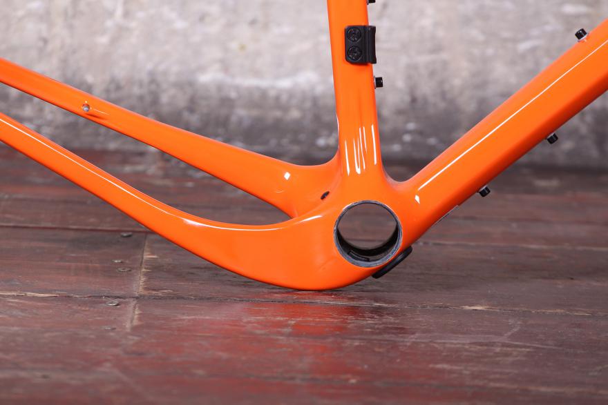 open-frame-and-fork-bottom-bracket