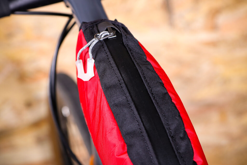 2020 Alpkit Fuel Pod – zip detail.jpg