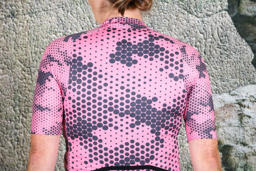 2020 Bioracer Epic Women Jersey Camio Dot – shoulders.jpg
