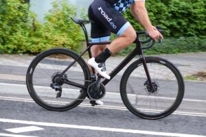 2020 Canyon Endurace CF SLX Disc 8.0 eTap - riding 1.jpg