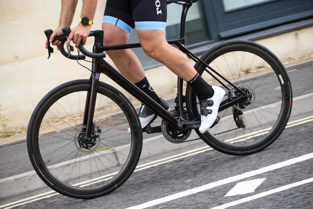 2020 Canyon Endurace CF SLX Disc 8.0 eTap – riding 4.jpg