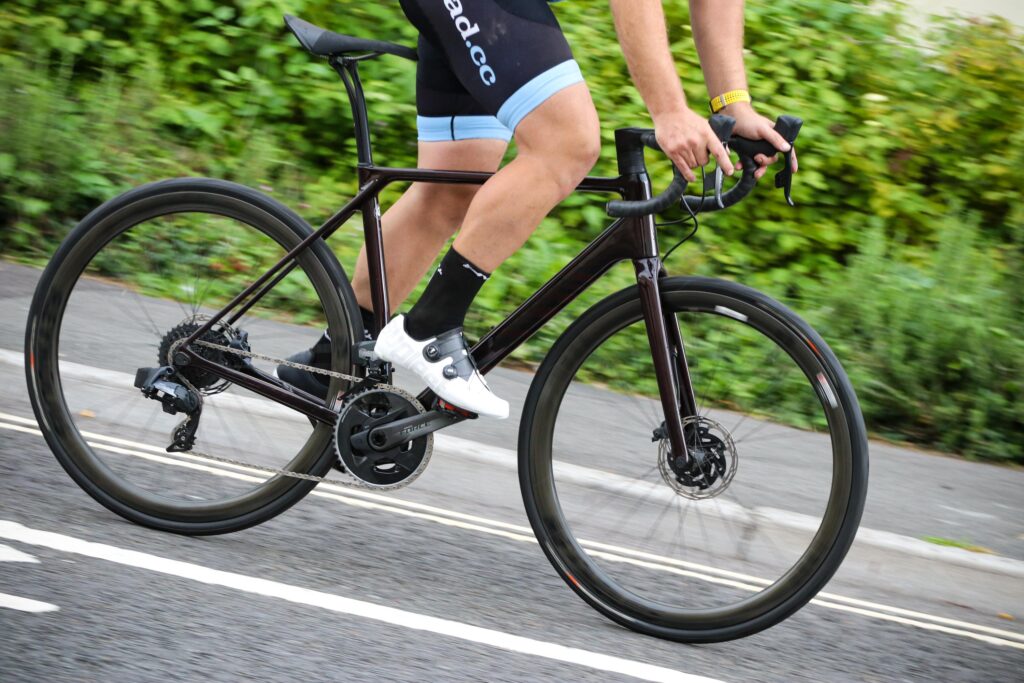 2020 Canyon Endurace CF SLX Disc 8.0 eTap – riding 6.jpg
