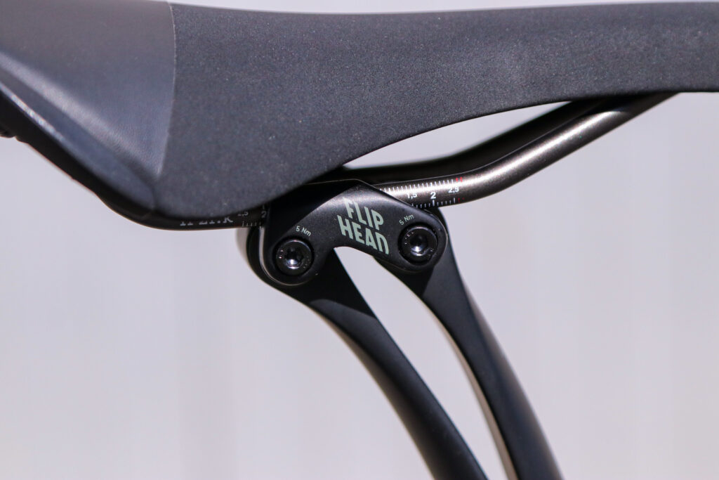2020 Canyon Endurace CF SLX Disc 8.0 eTap – seat post.jpg