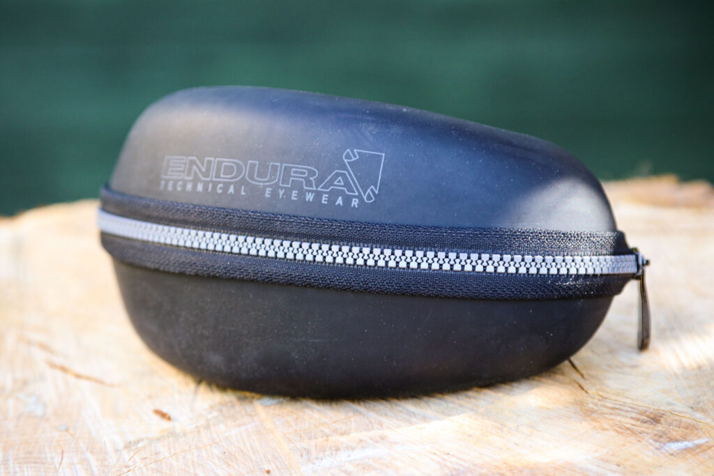 2020 Endura Humvee glasses – case.jpg