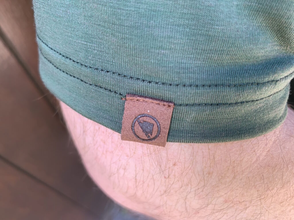 2020 Endura Singletrack Merino T sleeve detail.jpg