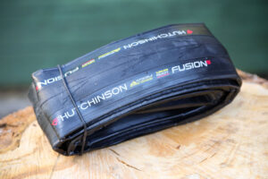 2020 Hutchinson Fusion 5 Performance 700x28 road tyre - 1.jpg