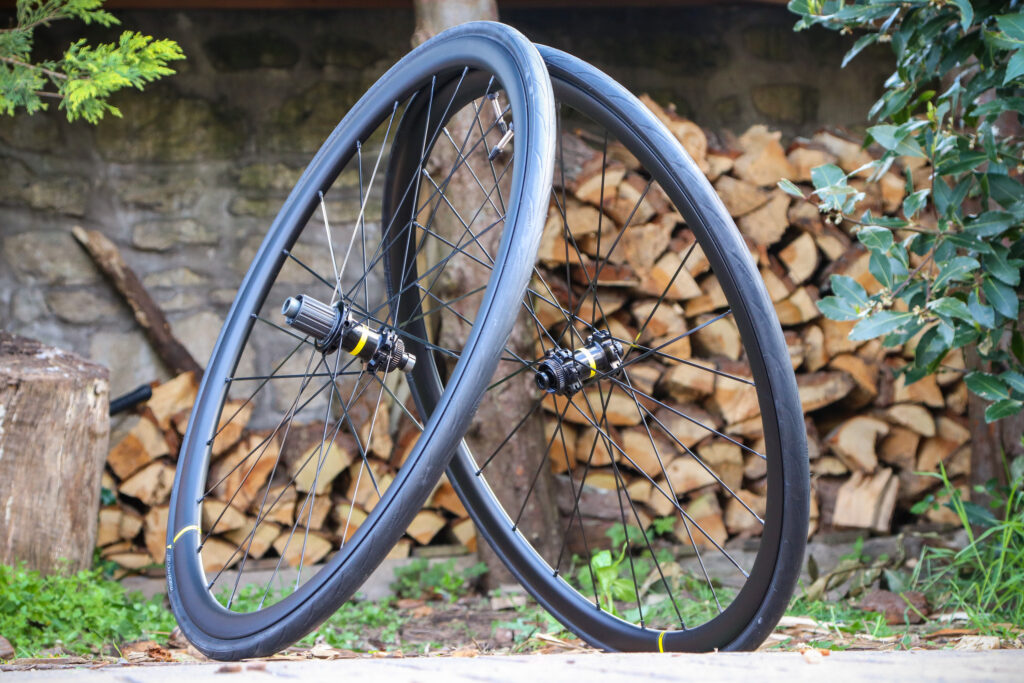 2020 Mavic Cosmic Elite UST Disc wheelset.jpg