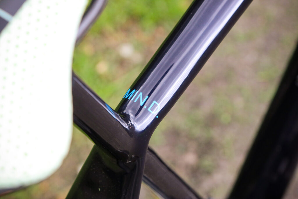 2020 Open Cycle MIN.D. – top tube detail.jpg