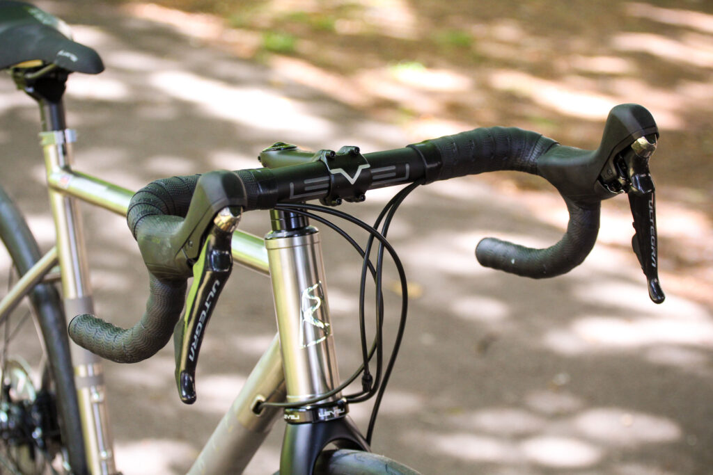 2020 Ribble Endurance Ti Disc Enthusiast – bars 1.jpg