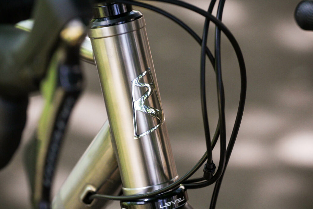 2020 Ribble Endurance Ti Disc Enthusiast – head tube badge.jpg