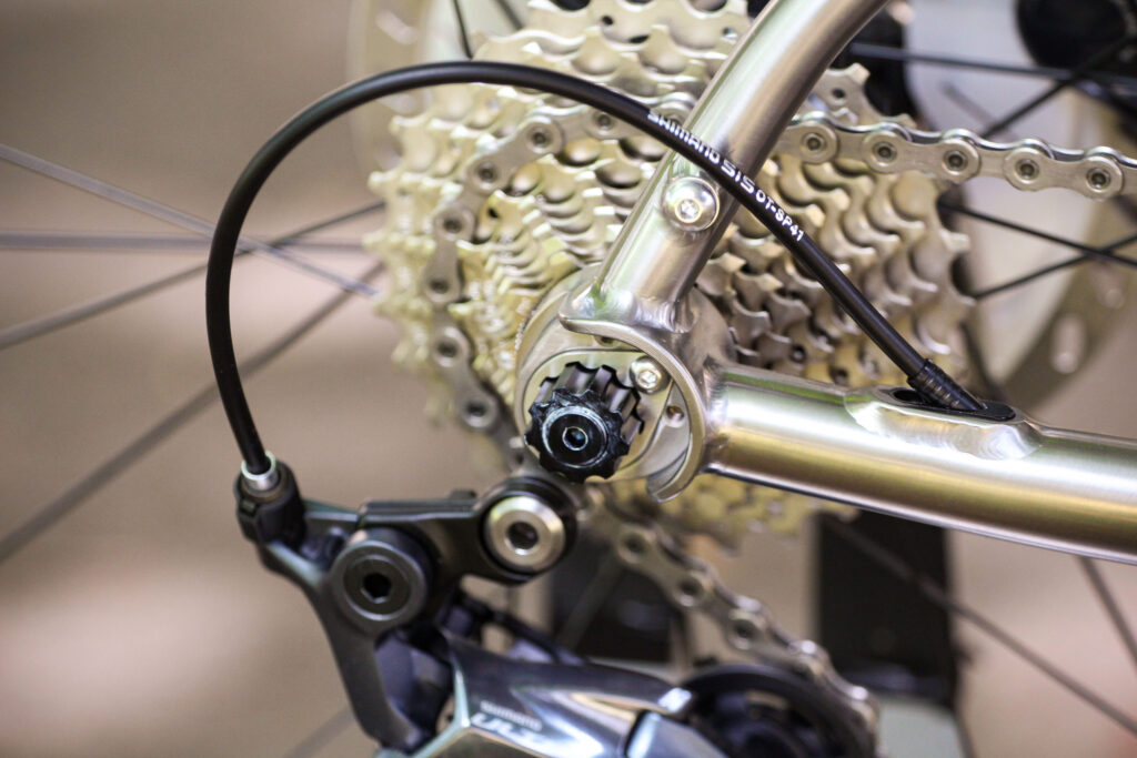2020 Ribble Endurance Ti Disc Enthusiast – rear drop out.jpg