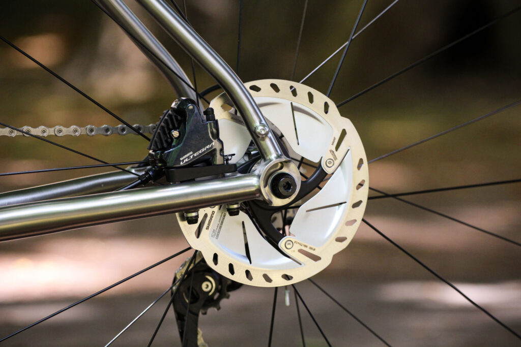 2020 Ribble Endurance Ti Disc Enthusiast – rear dsic brake.jpg
