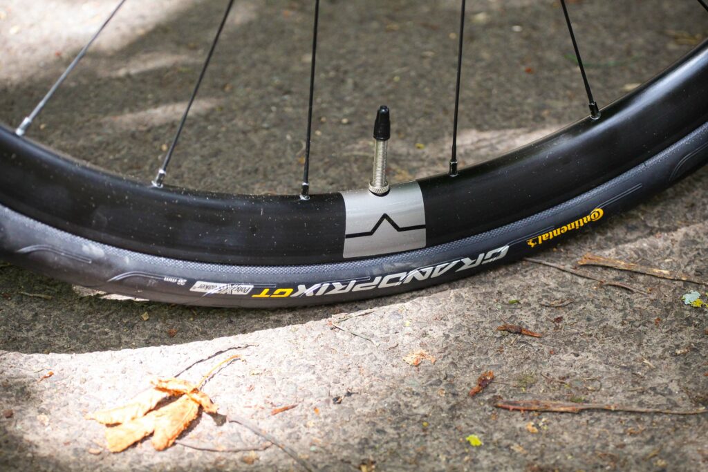 2020 Ribble Endurance Ti Disc Enthusiast – rim and tyre.jpg